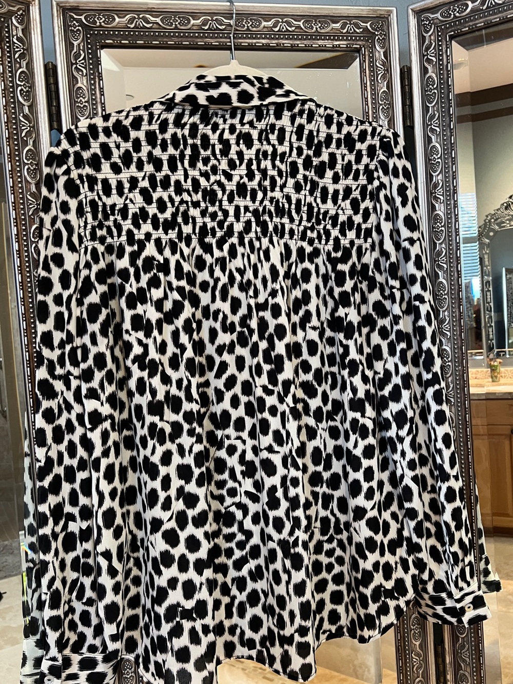 Rose & Olive Leopard Print Button-Up Blouse - Picture 2 of 6